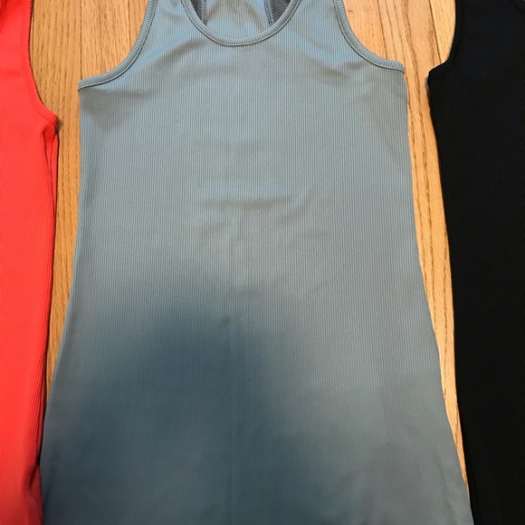 Under Armour Tanks - Picture 4 of 6